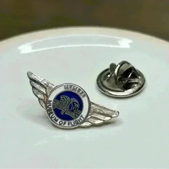 Member of Museum of Flight Aviation Lapel Pin - Picture 1 of 2